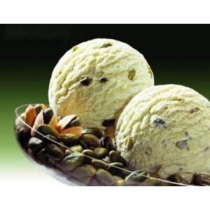 Natural line for pistachio ice cream shop B AFP / ULTRAGEL23